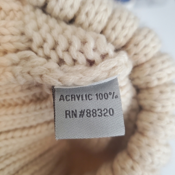 C.c. Cableknit Beanie Cream Acylic Winter Hat Pom Pom Knit Winter - Picture 3 of 6